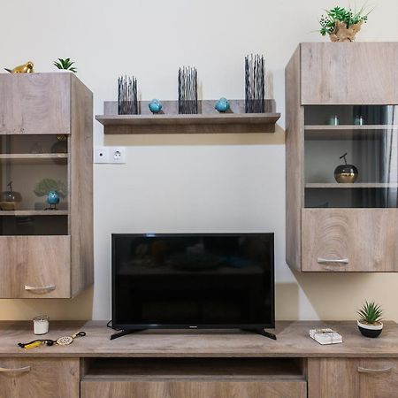 Lovely Renovated Apartment Walk To Acropolis Ateny Zewnętrze zdjęcie